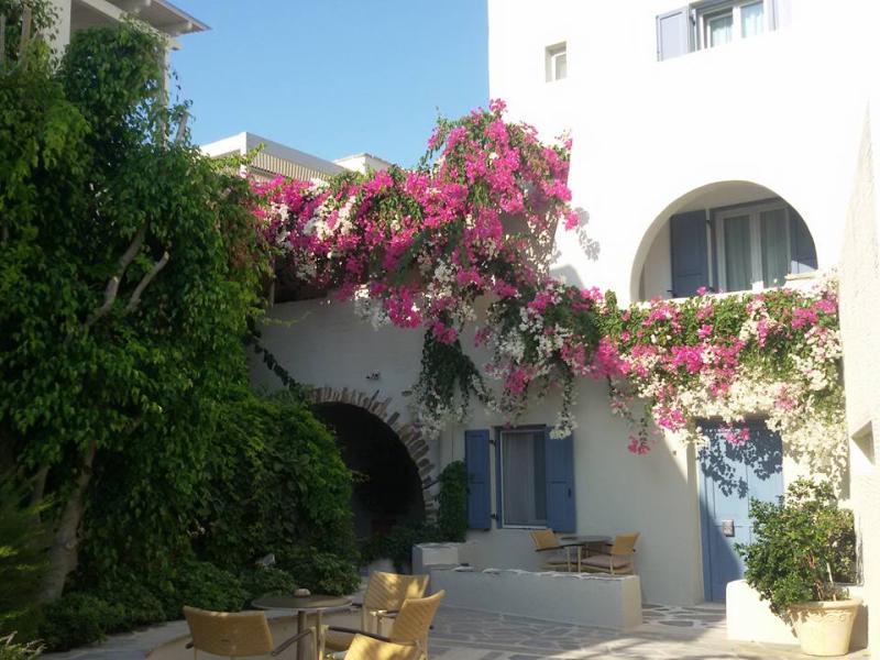 Iria Beach ART Hotel
