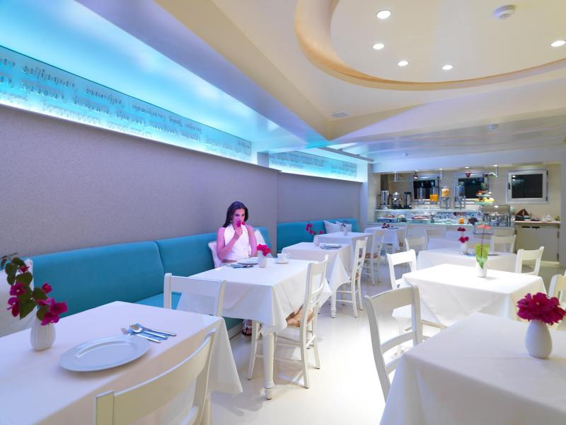 Iria Beach ART Hotel