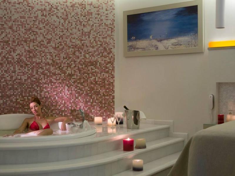Iria Beach ART Hotel