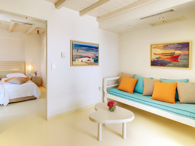 Iria Beach ART Hotel