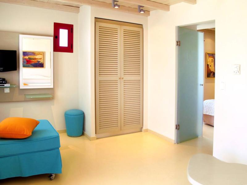 Iria Beach ART Hotel