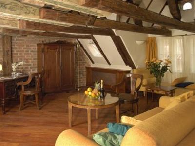 The Iron Gate Hotel & Suite