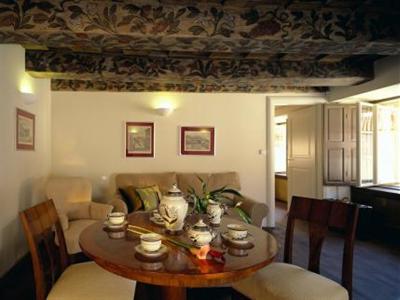 The Iron Gate Hotel & Suite