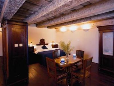 The Iron Gate Hotel & Suite