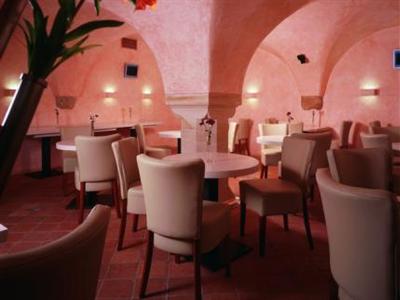 The Iron Gate Hotel & Suite