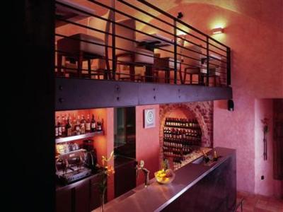 The Iron Gate Hotel & Suite