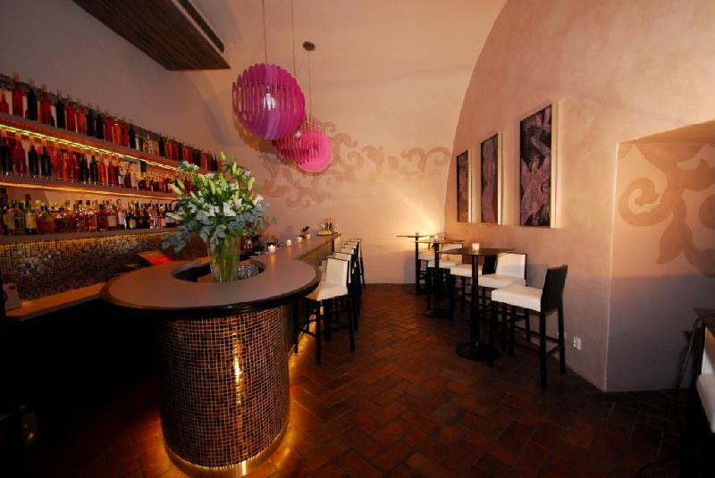 The Iron Gate Hotel & Suite