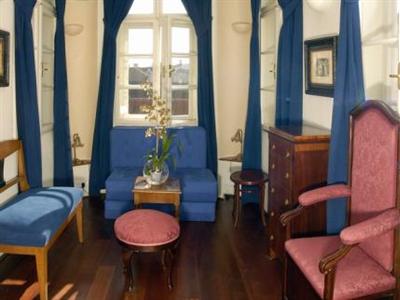 The Iron Gate Hotel & Suite