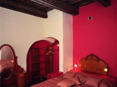 The Iron Gate Hotel & Suite