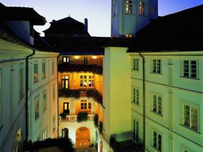 The Iron Gate Hotel & Suite