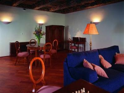 The Iron Gate Hotel & Suite