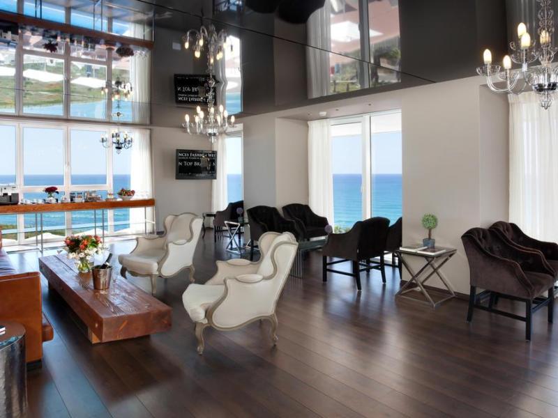 Island Luxurious Suites Hotel