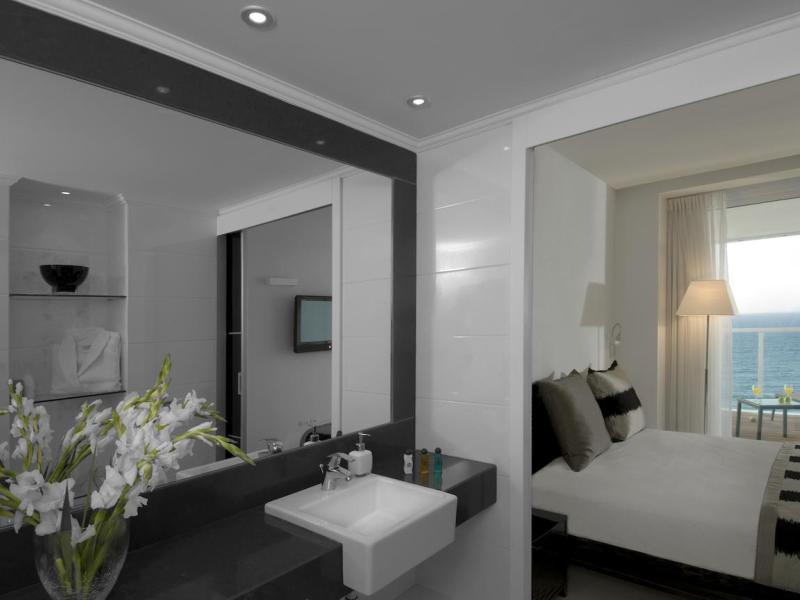 Island Luxurious Suites Hotel