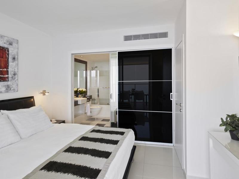 Island Luxurious Suites Hotel