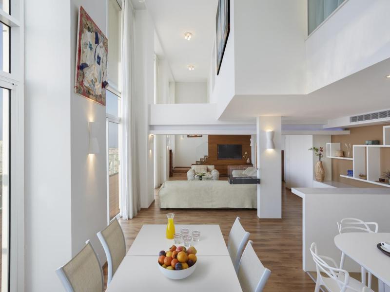 Island Luxurious Suites Hotel