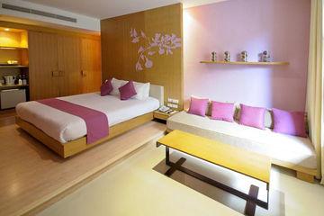Iyara Beach Hotel & Plaza