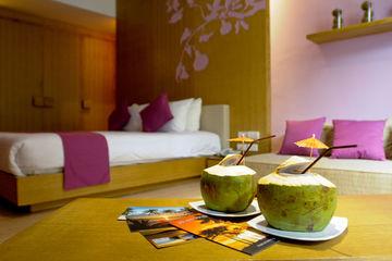 Iyara Beach Hotel & Plaza