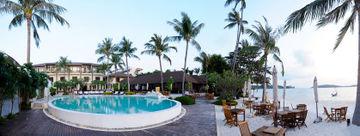 Iyara Beach Hotel & Plaza