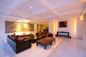 Iyara Beach Hotel & Plaza