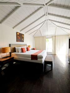 Iyara Beach Hotel & Plaza