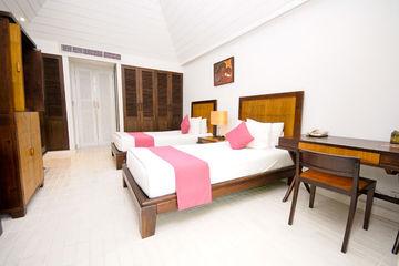 Iyara Beach Hotel & Plaza