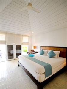Iyara Beach Hotel & Plaza