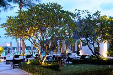 Iyara Beach Hotel & Plaza