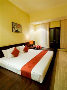 Iyara Beach Hotel & Plaza