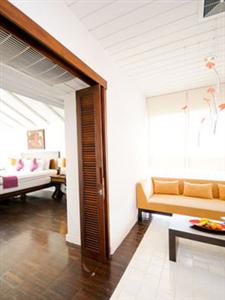 Iyara Beach Hotel & Plaza
