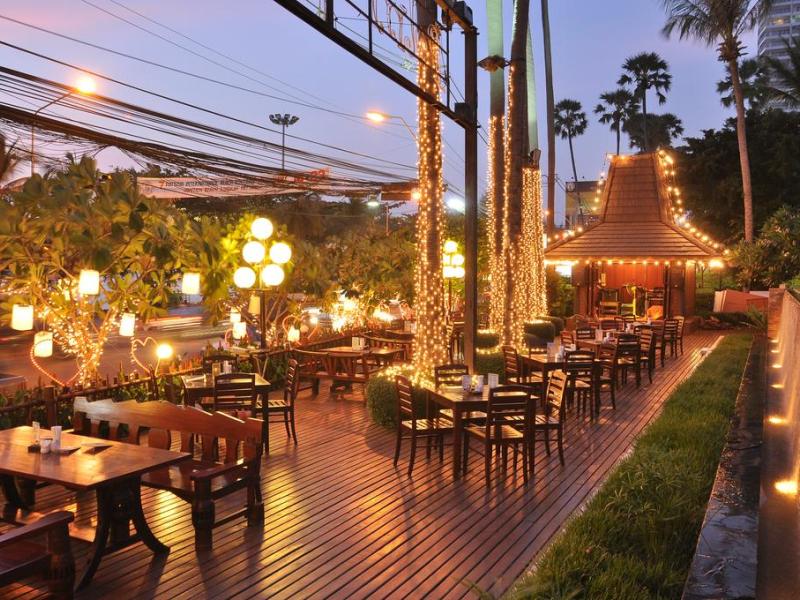 Jomtien Palm Beach Hotel & Resort