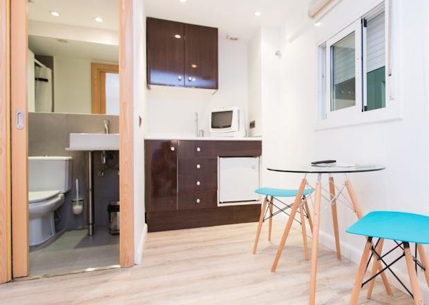 AinB Las Ramblas Colon Apartments