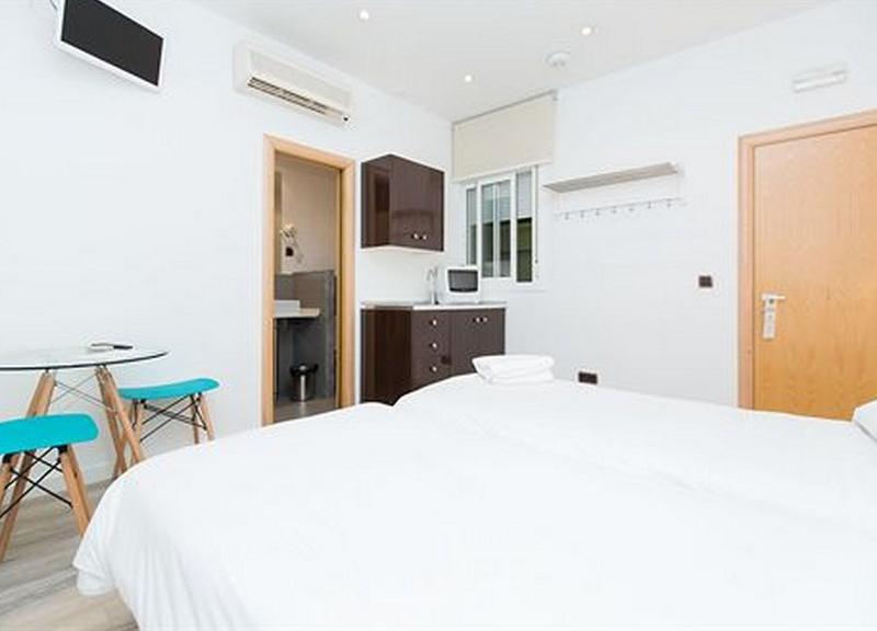 AinB Las Ramblas Colon Apartments