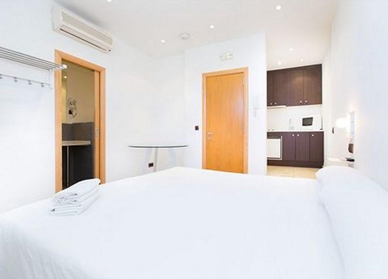 AinB Las Ramblas Colon Apartments