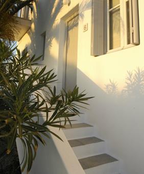 Kapetan Tasos Suites