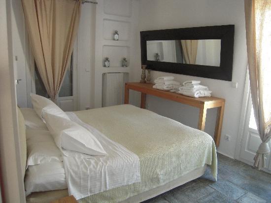 Kapetan Tasos Suites