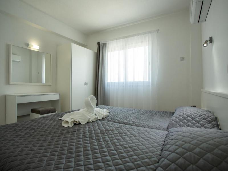 Kapetanios Bay Hotel