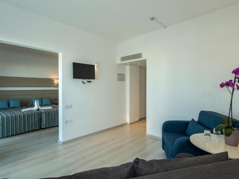 Kapetanios Bay Hotel