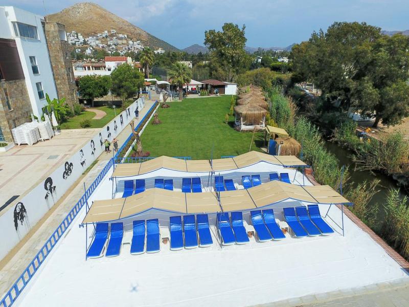 Tiana Beach Resort