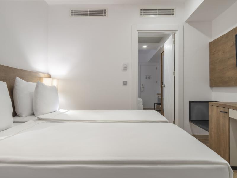 Nirvana Cosmopolitan Hotel