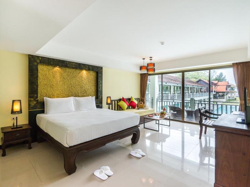 Hive Khaolak Beach Resort 
