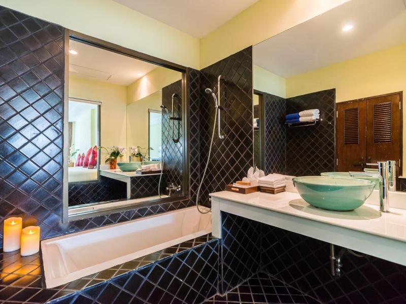 Hive Khaolak Beach Resort 