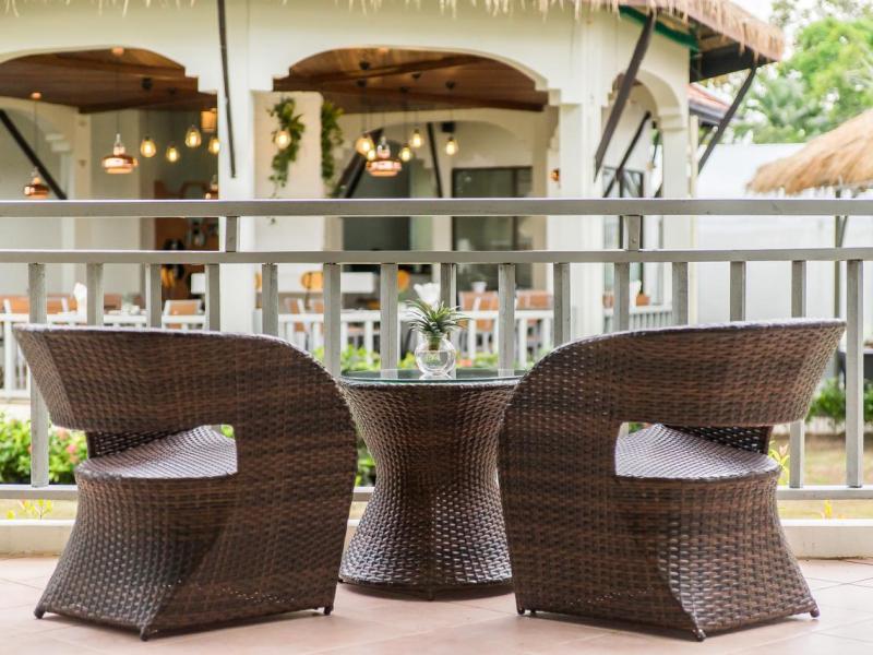 Hive Khaolak Beach Resort 