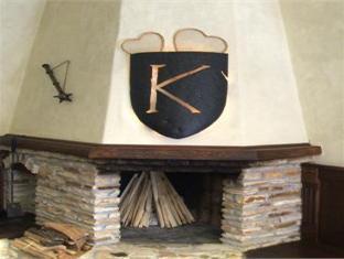 Kikelet Club