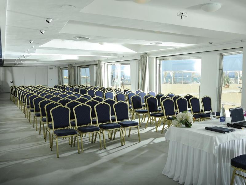 Knossos Beach Bungalows & Suites