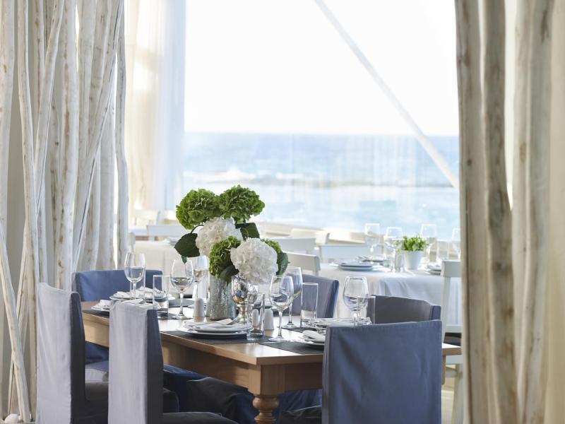 Knossos Beach Bungalows & Suites