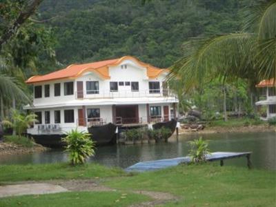 Aunchaleena Beach Front Resort