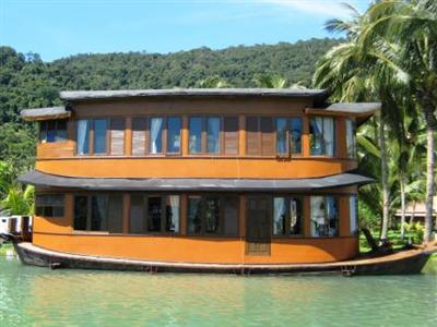 Aunchaleena Beach Front Resort