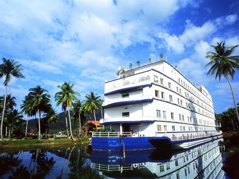 Aunchaleena Beach Front Resort