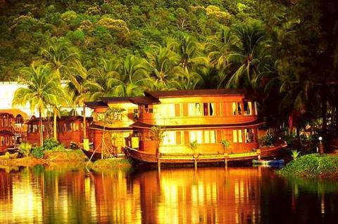 Aunchaleena Beach Front Resort