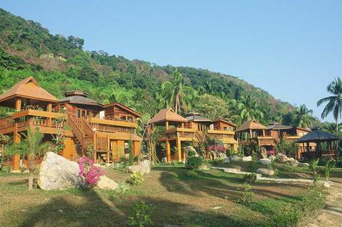 Aunchaleena Beach Front Resort